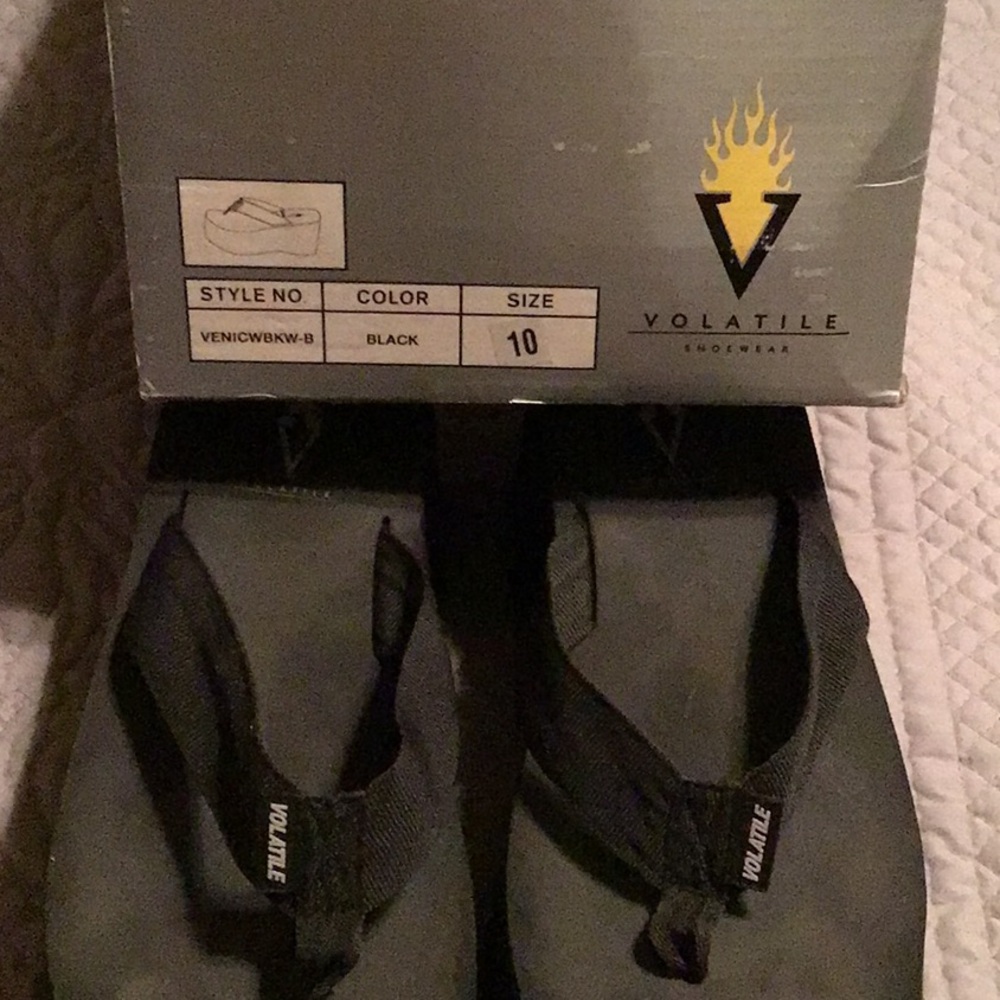 Volatile Women's Black Platform Sandals - Picture 4 of 4